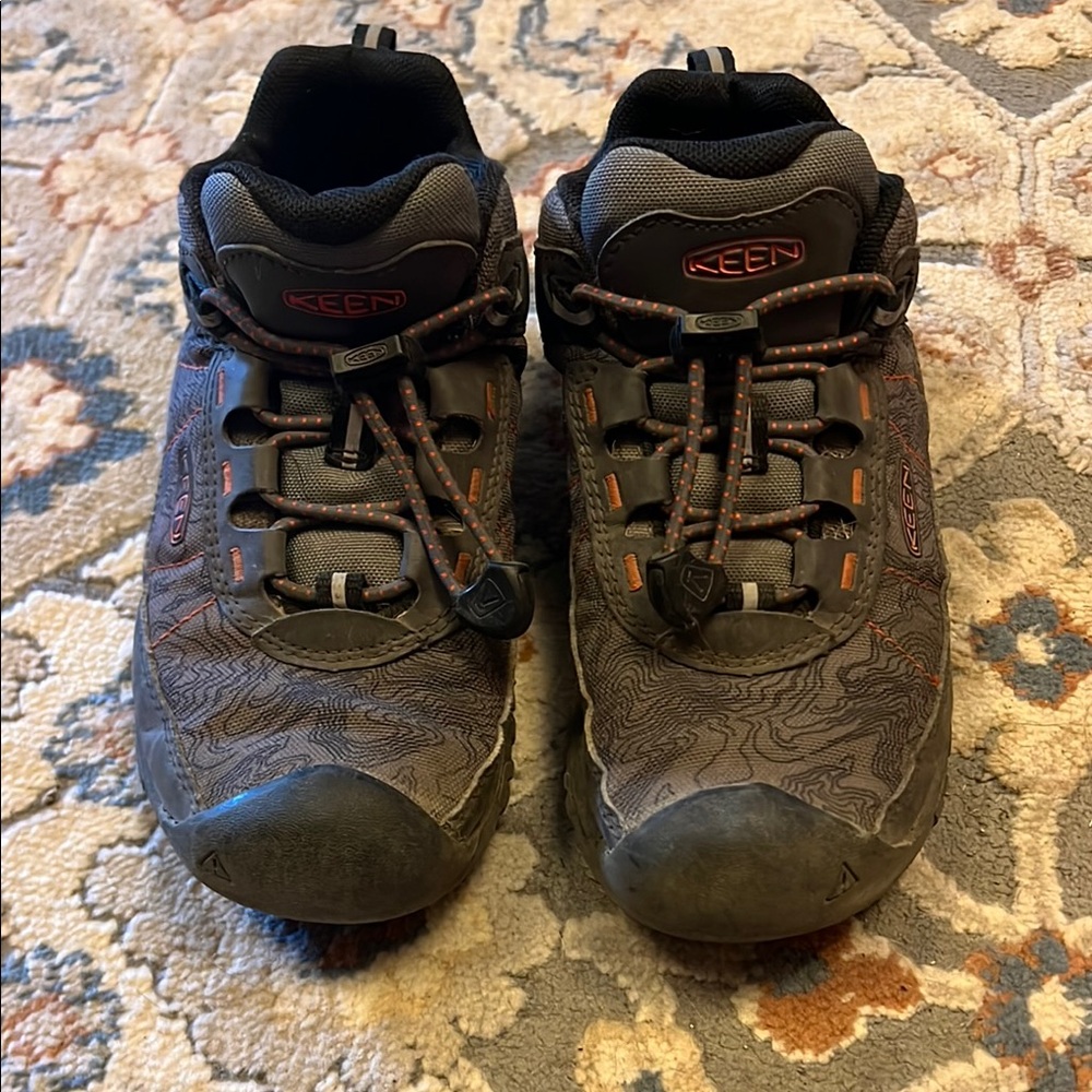 KEEN Kids size 1 Gray Hiking Shoes
